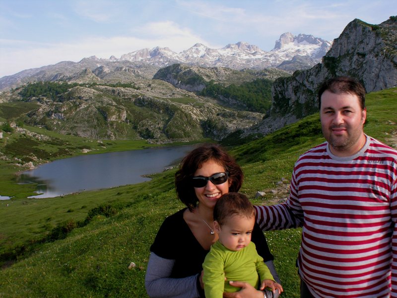 En la p�gina web de Eduardo y Veronica (EduyVero.com) puedes encontrar nuestros albumes fotografico, musical y videografico. Fotos de nuestros viajes (Noruega, Mexico, Camino de Santiago, Italia, Austria, Villadiezma, San Juan, ...), de los amigos, y de la familia. Ademas, nuestra webcam y alguna cosa mas.
